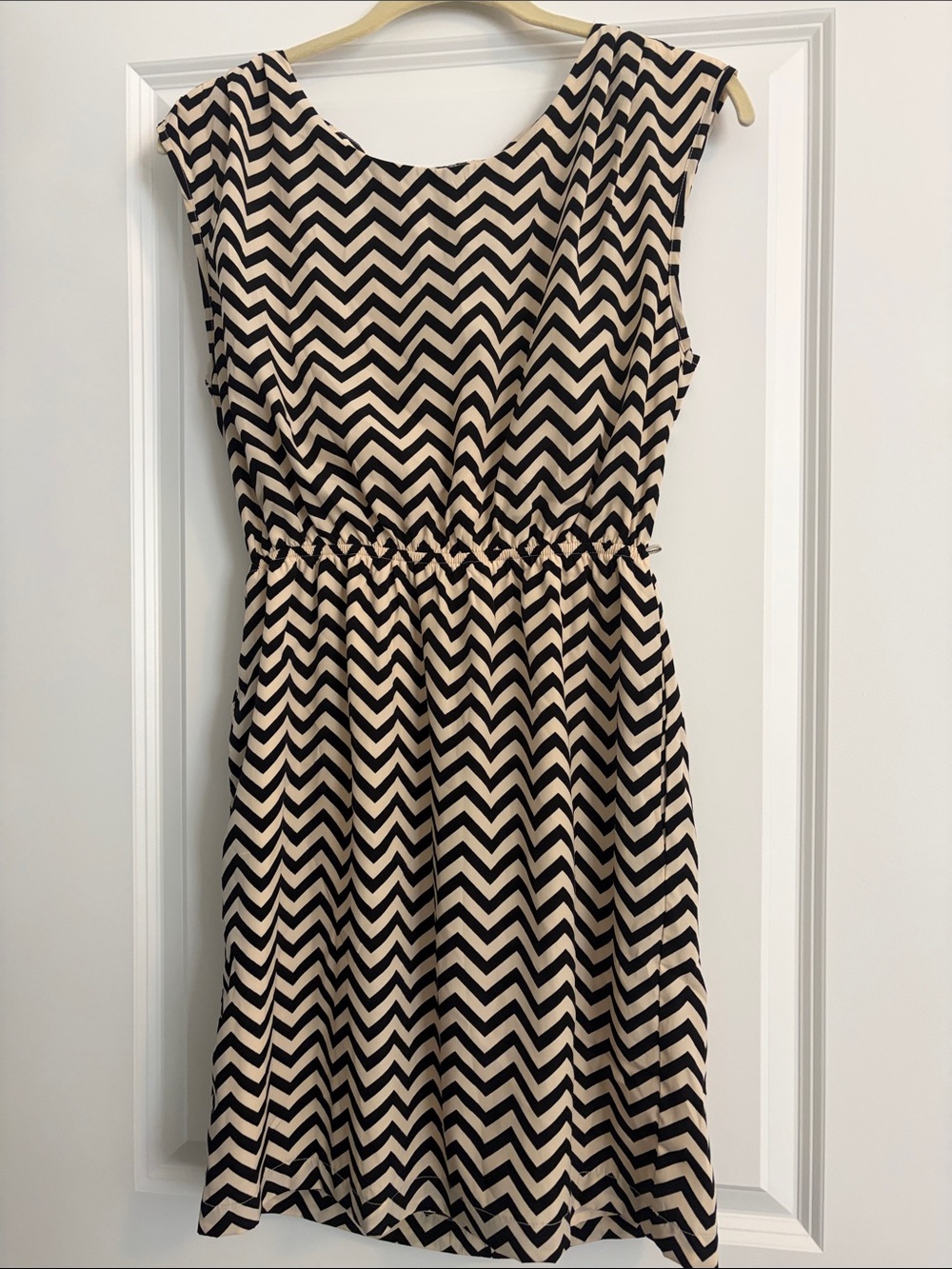 Forever 21 Black and Cream Chevron Midi Dress with Elastic Waist